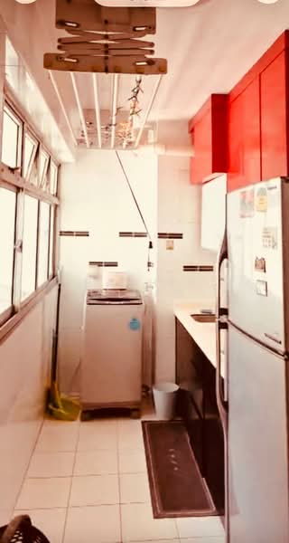 424A Yishun Avenue 11 HDB Flat For Sale at S$ 370,000 | PropertyGuru Singapore - Kitchen