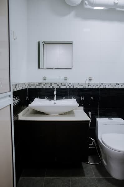542 Woodlands Drive 16 HDB Flat For Sale at S$ 588,888 | PropertyGuru Singapore - Bathroom