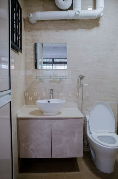 542 Woodlands Drive 16 HDB Flat For Sale at S$ 588,888 | PropertyGuru Singapore - Bathroom