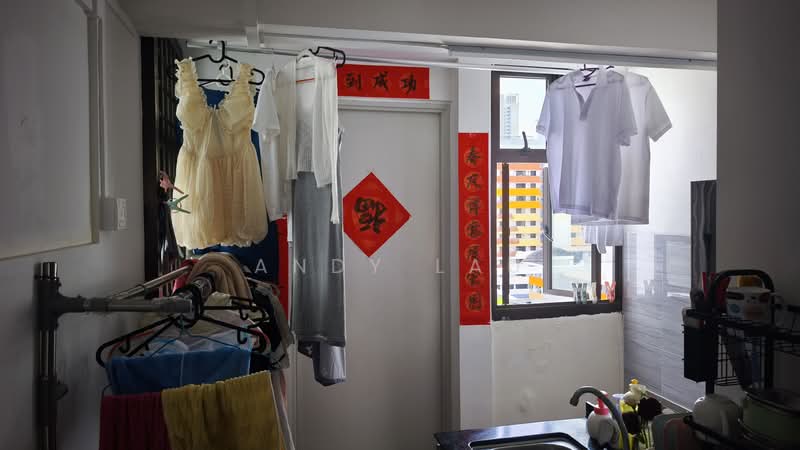 73 Lorong 4 Toa Payoh HDB Flat For Sale at S$ 429,888 | PropertyGuru Singapore - Kitchen