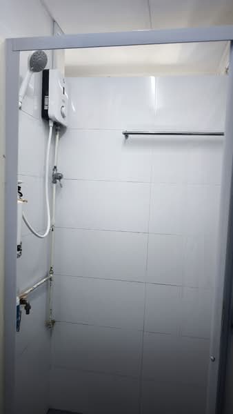 73 Lorong 4 Toa Payoh HDB Flat For Sale at S$ 429,888 | PropertyGuru Singapore - Bathroom