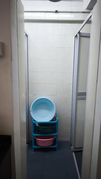 73 Lorong 4 Toa Payoh HDB Flat For Sale at S$ 429,888 | PropertyGuru Singapore - Bathroom