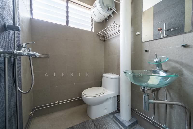 18 Saint George's Road HDB Flat For Sale at S$ 699,999 | PropertyGuru Singapore - Bathroom
