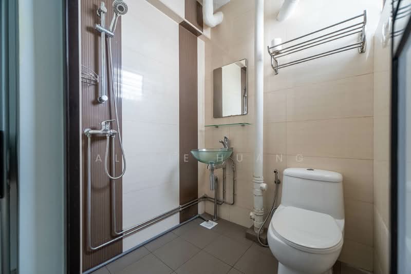 18 Saint George's Road HDB Flat For Sale at S$ 699,999 | PropertyGuru Singapore - Bathroom