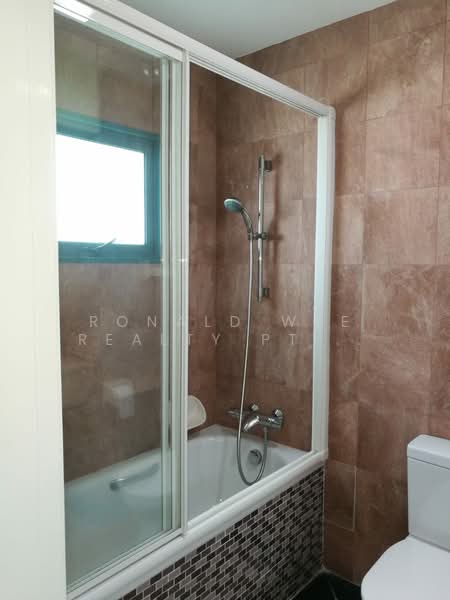 Oleanas Residences Condominium For Sale at S$ 3,200,000 | PropertyGuru Singapore - Bathroom