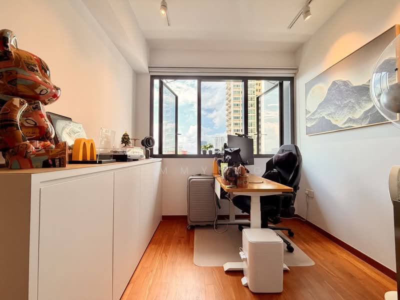 Stirling Residences Condominium For Sale at S$ 1,600,000 | PropertyGuru Singapore - Bedroom 1