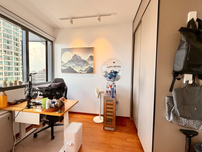 Stirling Residences Condominium For Sale at S$ 1,600,000 | PropertyGuru Singapore - Bedroom 1