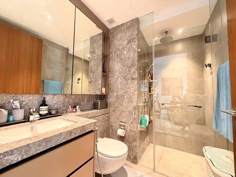 Stirling Residences Condominium For Sale at S$ 1,600,000 | PropertyGuru Singapore - Bathroom