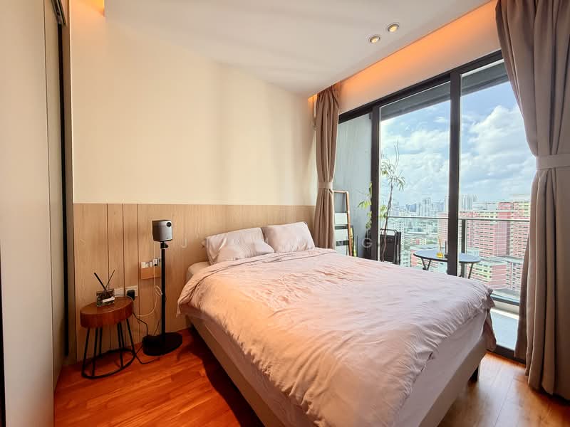 Stirling Residences Condominium For Sale at S$ 1,600,000 | PropertyGuru Singapore - Master Bedroom