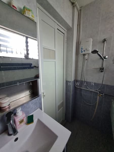 250 Tampines Street 21, 250 Tampines Street 21, Room Rental, 64 sqft, HDB Flat For Rent, by Sia Mei Hwan, 500073503 - Bathroom - PropertyGuru.com.sg