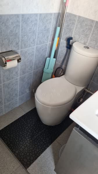 250 Tampines Street 21, 250 Tampines Street 21, Room Rental, 64 sqft, HDB Flat For Rent, by Sia Mei Hwan, 500073503 - Bathroom - PropertyGuru.com.sg