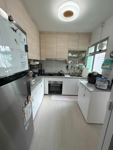 275C Compassvale Link HDB Flat For Sale at S$ 880,000 | PropertyGuru Singapore - Kitchen