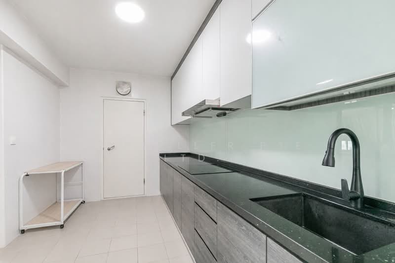 292B Bukit Batok East Avenue 6 HDB Flat For Sale at S$ 920,000 | PropertyGuru Singapore - Kitchen