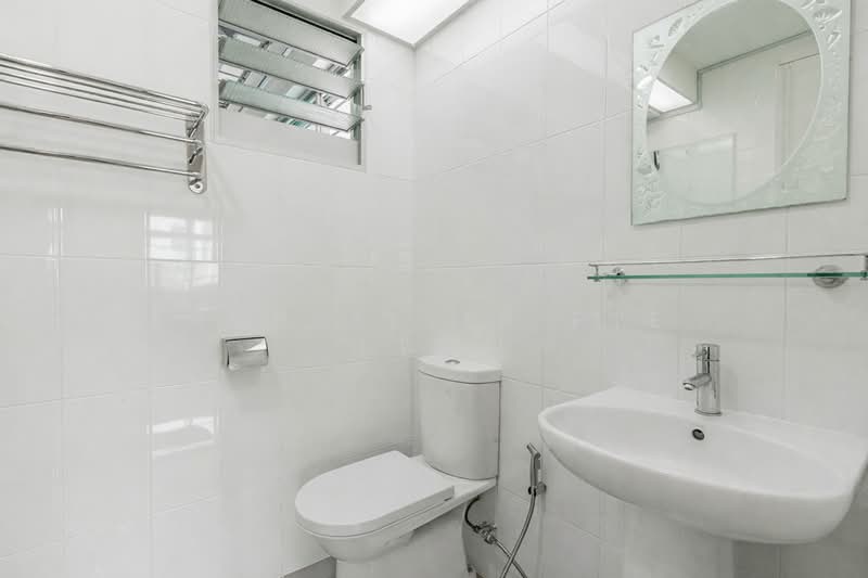 292B Bukit Batok East Avenue 6 HDB Flat For Sale at S$ 920,000 | PropertyGuru Singapore - Bathroom