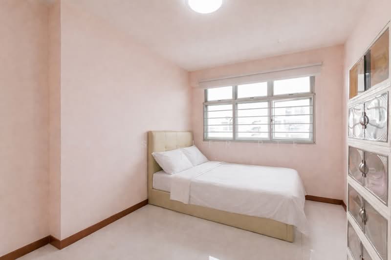 292B Bukit Batok East Avenue 6 HDB Flat For Sale at S$ 920,000 | PropertyGuru Singapore - Bedroom