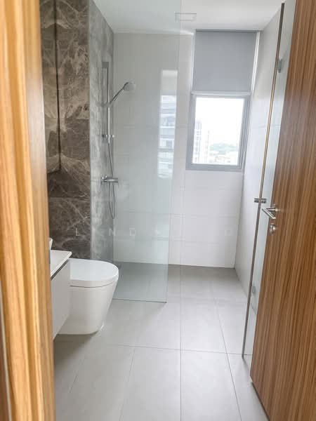 FLO Residence, Punggol Field Walk, 3 Bedrooms, 1,012 sqft, Condominium For Rent, by Linda Neo, 500073521 - Bathroom - PropertyGuru.com.sg