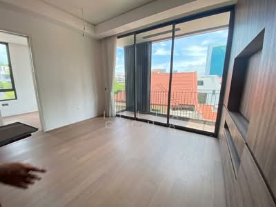 For Sale - 10 Evelyn