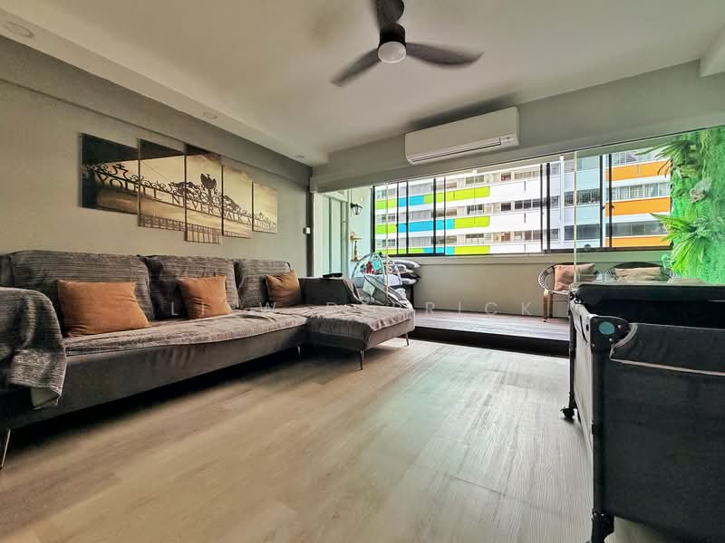 643 Yishun Street 61 HDB Flat For Sale at S$ 978,000 | PropertyGuru Singapore - Living Room