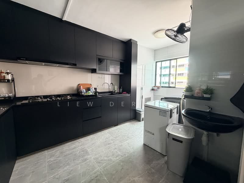 643 Yishun Street 61 HDB Flat For Sale at S$ 978,000 | PropertyGuru Singapore - Kitchen