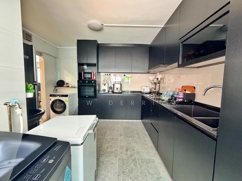 643 Yishun Street 61 HDB Flat For Sale at S$ 978,000 | PropertyGuru Singapore - Kitchen