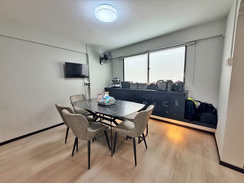643 Yishun Street 61 HDB Flat For Sale at S$ 978,000 | PropertyGuru Singapore - Dining Room