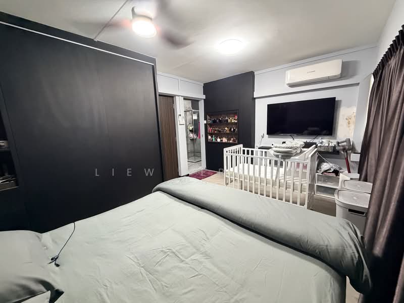 643 Yishun Street 61 HDB Flat For Sale at S$ 978,000 | PropertyGuru Singapore - Bedroom