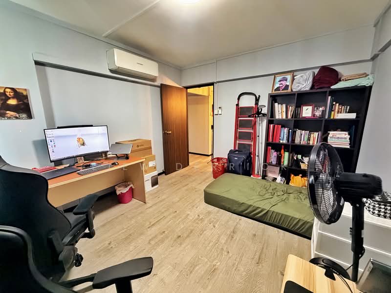 643 Yishun Street 61 HDB Flat For Sale at S$ 978,000 | PropertyGuru Singapore - Bedroom