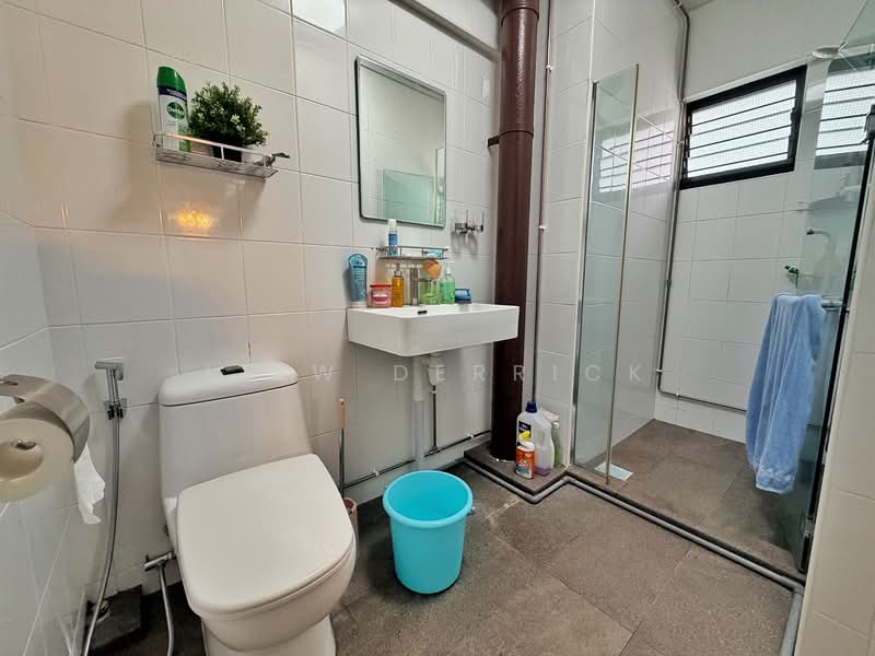 643 Yishun Street 61 HDB Flat For Sale at S$ 978,000 | PropertyGuru Singapore - Bathroom