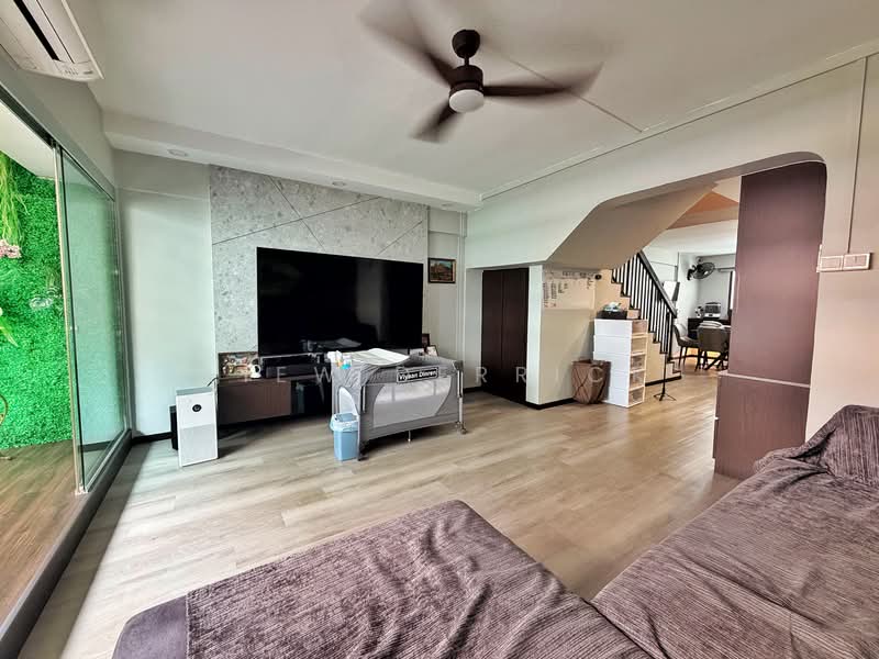 643 Yishun Street 61 HDB Flat For Sale at S$ 978,000 | PropertyGuru Singapore - Living Room
