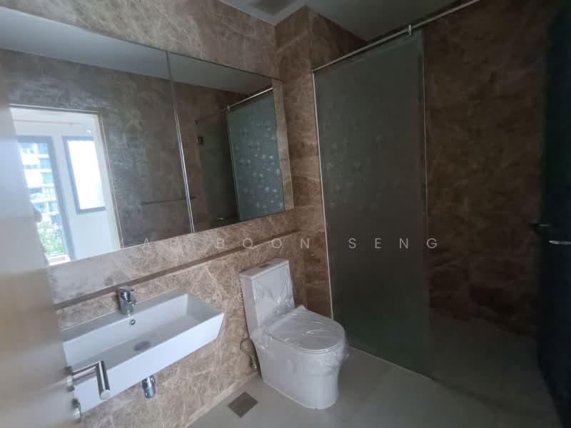 Boathouse Residences Condominium For Sale at S$ 842,000 | PropertyGuru Singapore - Bathroom