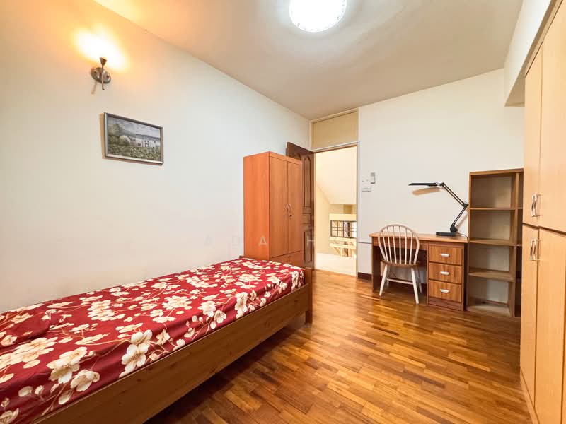 Pandan Valley Condominium For Sale at S$ 2,500,000 | PropertyGuru Singapore - Bedroom 2 (w/ Ensuite Bathroom) 