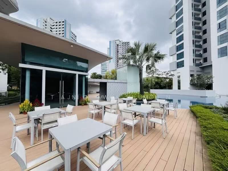 J Gateway Condominium For Sale at S$ 1,560,000 | PropertyGuru Singapore - Exterior