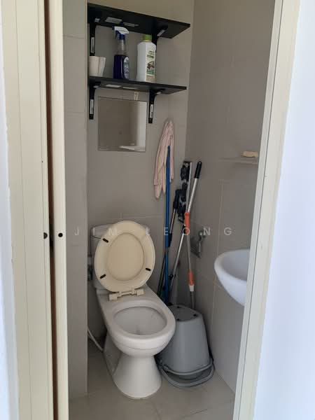 Casa Aroma, 21 Chiku Road, 3 Bedrooms, 1,346 sqft, Apartment For Rent, by Jim Leong, 500073567 - Yard Bathroom - PropertyGuru.com.sg