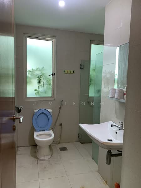 Casa Aroma, 21 Chiku Road, 3 Bedrooms, 1,346 sqft, Apartment For Rent, by Jim Leong, 500073567 - Common Bathroom - PropertyGuru.com.sg