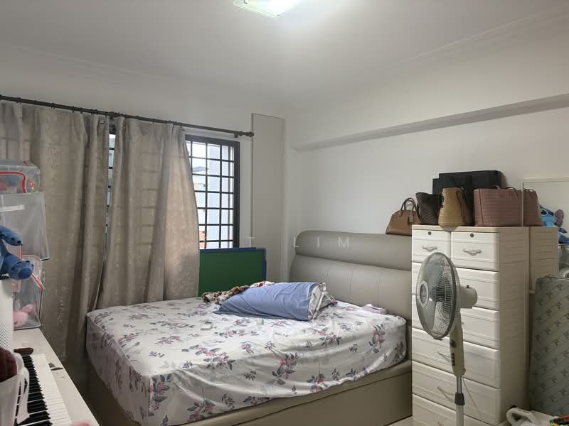873 Yishun Street 81 HDB Flat For Sale at S$ 648,888 | PropertyGuru Singapore - Bedroom