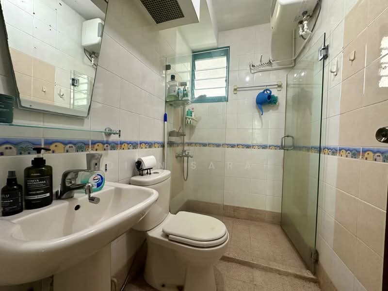 689D Woodlands Drive 75 HDB Flat For Sale at S$ 535,000 | PropertyGuru Singapore - Bathroom