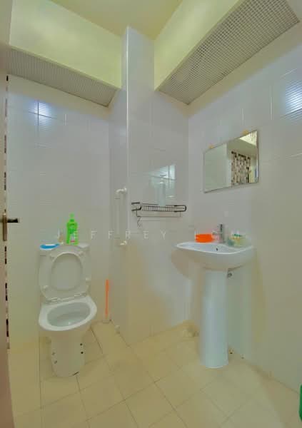 310C Ang Mo Kio Avenue 1, 310C Ang Mo Kio Avenue 1, 2 Bedrooms, 1,001 sqft, HDB Flat For Rent, by Jeffrey LCM, 500073595 - Bathroom - PropertyGuru.com.sg