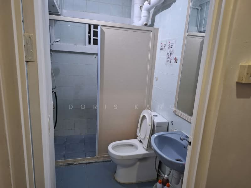 329 Sembawang Close, 329 Sembawang Close, Room Rental, 120 sqft, HDB Flat For Rent, by Doris Kang, 500073610 - Bathroom - PropertyGuru.com.sg