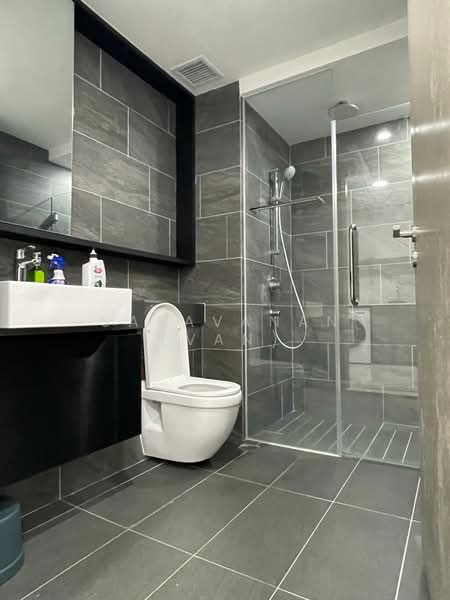 Affinity At Serangoon Condominium For Sale at S$ 1,100,000 | PropertyGuru Singapore - Bathroom