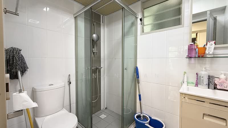 217B Compassvale Drive HDB Flat For Sale at S$ 778,000 | PropertyGuru Singapore - Common Bathroom