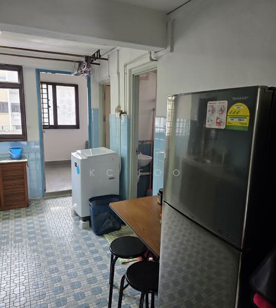 213 Boon Lay Place HDB Flat For Sale at S$ 385,000 | PropertyGuru Singapore - Kitchen