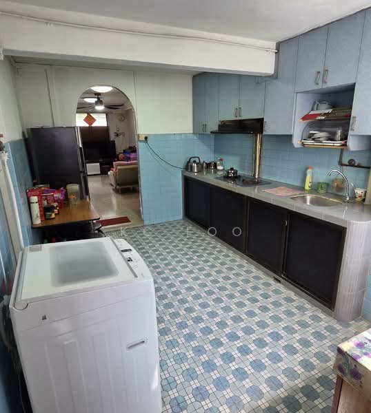 213 Boon Lay Place HDB Flat For Sale at S$ 385,000 | PropertyGuru Singapore - Kitchen