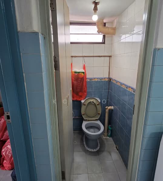 213 Boon Lay Place HDB Flat For Sale at S$ 385,000 | PropertyGuru Singapore - Bathroom