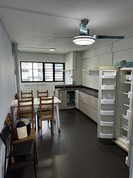 428 Clementi Avenue 3, 428 Clementi Avenue 3, Room Rental, 170 sqft, HDB Flat For Rent, by Yeo Wee Guan Clarence, 500073690 - Kitchen - PropertyGuru.com.sg