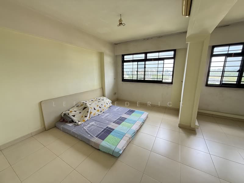 692B Choa Chu Kang Crescent HDB Flat For Sale at S$ 525,000 | PropertyGuru Singapore - Bedroom