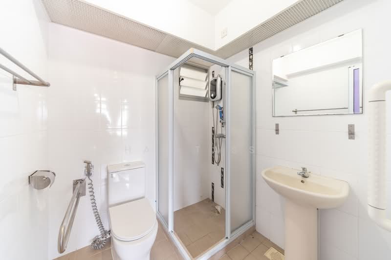 211C Compassvale Lane HDB Flat For Sale at S$ 580,000 | PropertyGuru Singapore - Bathroom