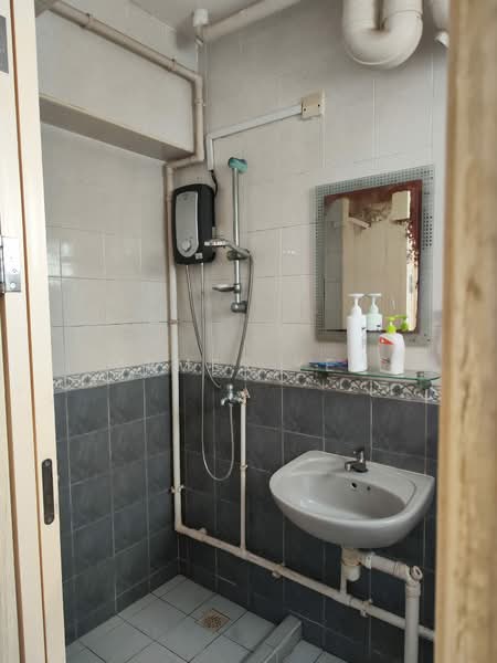 268C Boon Lay Drive HDB Flat For Sale at S$ 685,000 | PropertyGuru Singapore - Bathroom