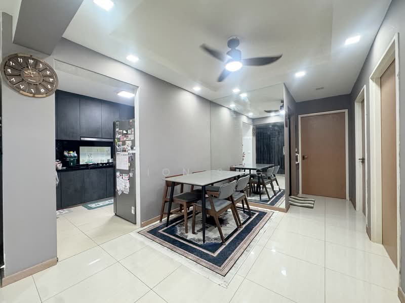 377B Hougang Street 32 HDB Flat For Sale at S$ 850,000 | PropertyGuru Singapore - Kitchen