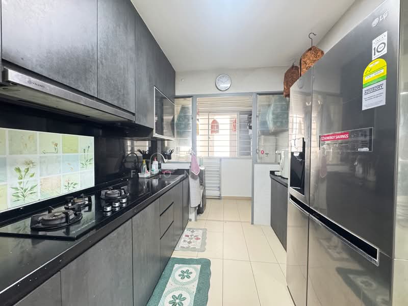 377B Hougang Street 32 HDB Flat For Sale at S$ 850,000 | PropertyGuru Singapore - Kitchen