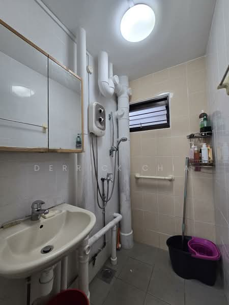 53 New Upper Changi Road, 53 New Upper Changi Road, 3 Bedrooms, 904 sqft, HDB Flat For Rent, by Derrick Chia, 500073770 - Bathroom - PropertyGuru.com.sg